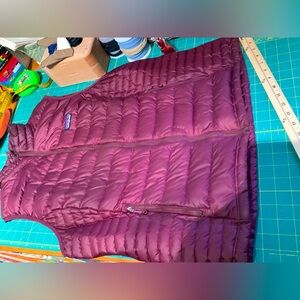 Beautiful Pantagonia woman Vest down.